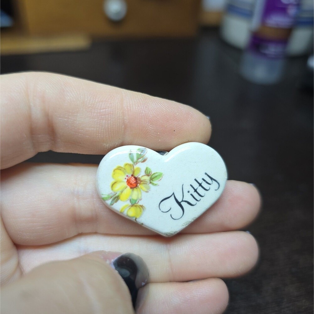 Kitty Name Ceramic Heart With Yellow Flowers Lapel Pin Vintage